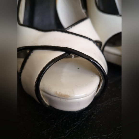 Heels - Picture 6 of 6